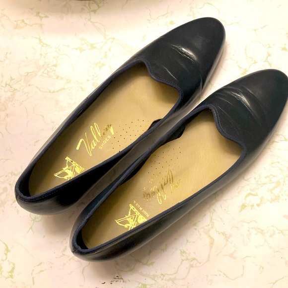 Valley Shoes Loafer Pump; Navy Blue Size 37 - Narrow - Picture 1 of 6
